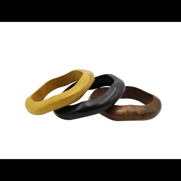 Jewelry - 3 piece wood bangle set